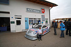 Plakat im Festzelt, der Chevrolet Orlando

Die 3 Z`widern mit viertem Mann

Früh übt sich wer ein Rennfahrer werden will

aber sich für ein Auto zu entscheiden ist schwer

Fuhrpark der KFZ-Mayer in Mauerham

Fuhrpark der KFZ-Mayer in Mauerham

Fuhrpark der KFZ-Mayer in Mauerham

Der Parkplatz war trotz des schlechten Wetters vollgeparkt

Der Parkplatz war trotz des schlechten Wetters vollgeparkt

Fuhrpark der KFZ-Mayer in Mauerham

Plakate im alten und neuem Chevrolet-Design

Hildegard Mayer beim Systemmarketing Stand

Von den Süßigkeiten war am Ende nichts mehr über

Die Technik vom Systemmarketing Stand ist vorbereitet

Firma Systemmarketing gratuliert zu 20 Jahren KFZ Mayer, mit Blumen...

... und einer großen Flasche Bier

Gar nicht so leicht sie loszulassen

Blumenstrauß und Bier - so gratulieren wir: Systemmarketing GmbH

Gruppenfoto Hildegard und Michael Mayer mit dem Team der Systemmarketing GmbH und Verena

99 Luftballons, aber sie fliegen noch nicht am Horizont

Links Hindernissparcours für die Rauschbrille und geradeaus das Festzelt

CardioZone & Adventuressport

Adventure-Sport Stand 

Die Neuwagenausstellung im Keller war eine Besichtigung wert

Die 3 Z`widern

Die Belegschaft von KFZ-Mayer zur allgemeinen Begrüßung auf der Bühne

Die Belegschaft von KFZ-Mayer zur allgemeinen Begrüßung auf der Bühne

Der Systemmarketing Stand war gut besucht

Der Systemmarketing Stand war gut besucht

Herr Steiner erhielt zum 60. Geburtstag ein Präsent von KFZ-Mayer

und von der Systemmarketing GmbH einen Gutschein für ein Wellness-Wochenende

KFZ-Mayer und Systemmarketing GmbH wünschten dem Geburtstagskind alles Gute

Das Fest war gut besucht

Noch schnell mal einen Soundcheck

Die Band von Claudia Koreck steht schon bereit

Claudia Koreck und Band sorgten für Stimmung im Festzelt

Claudia Koreck und Band sorgten für Stimmung im Festzelt

Claudia Koreck und Band sorgten für Stimmung im Festzelt

Das ganze Zelt war voll

Nebst interessierten, auch desinteressierte Gesichter

Claudia Koreck und Band

Claudia Koreck und Band

Nach dem Konzert eine kleine Ansprache von Hans Mayer

Ein Dank an die Familie Graewert und Koreck für gute Zusammenarbeit

Blumen für die Damen, Rucksäcke für die Herren und das BobbyCar für den Nachwuchs

Kurze Worte von Moderator Hans Mayer

Die 3 Z`widern

Die 3 Z`widern

Vor der Preisverteilung wurde der 1. Preis ins Festzelt gefahren

Kurze Worte zum Ablauf und begrüßung der Notare

Ehrung der 1. Kunden die ein ganzes Auto gekauft haben

Diese 2 haben richtig geschätzt wieviele Bälle im Chevrolet Orlando waren: 138 Stück

Glücksfee Verena darf gleich die Lose ziehen

Michael Mayer auf der Bühne

Ein paar Worte vom Notar zur Verlosung

Michael Mayer liest gleich die gezogenen Nummern vor

Mitarbeiter von KFZ-Mayer holen jeweils die Preise aus dem Auto

Ablauf einer Glücksfee: Nummer ziehen und dem Notar zeigen

Warten auf den Gewinner

Michael und Hans Mayer hatten viel Spaß bei der Moderation

Obligatorischer Nummern-Vergleich und notieren der Adresse der Gewinner/in

Schön weggucken und ne neue Nummer ziehen

Nummer zum vorlesen überreichen

Blumenschmuck auf der Bühne

Blumenschmuck auf der Bühne

Warten auf die neue Ziehung: Beide Notare, Hildegard Mayer und Glücksfee Verena

Insgesamt gab es 30 Preise zu gewinnen

Kurze Erfrischung auf der Bühne

Und weiter im Programm

Die Besucher im Zelt warten schon gespannt auf die nächste Nummer

Langsam nähern wir uns dem Ende

Insgesamt gab es mehr weibliche als männliche Gewinner

Nächster Preis: Rucksäcke mit Inhalt

Nummernvergleich beim Notar und gleich danch erhält der Gewinner seinen Picknickkorb

Michael Mayer bei der nächsten Nummer

Und wieder ein Gewinner

Wer im Zelt keinen Platz mehr hatte stand vorm Eingang

Prost

Prost

Spannung pur

Kleine Pause mit einer Darbietung von den 3 Z`widern

das nächste Los

Warten auf den Gewinner

Wer sich wohl meldet

Gespannte Gesichter

Durch eine kurzfristige Spende gabs zwei zweite Preise

Der 1. zweite Preis ein Gutschein für ein Wellness Wochenende

Ziehung des 2. zweiten Preises

Nummernübergabe

Der 2. zweite Preis war ein Rundflug mit dem Xcitor 

Ums spannend zu machen: Pause vorm großen Finale

Instruktionen an die Glücksfee

Applaus an die 3 Z´widern

Schön weggucken beim Gewinnerlos

Dem Notar zur Ansicht zeigen

Alles in Ordnung, jetzt kanns gleich verlesen werden

So, wer ist wohl der glückliche Gewinner?

Blick in die Runde wo der Gewinner auftaucht.

Kurzes Warten auf den Gewinner

Foto mit dem Gewinner des Chevrolet Sparks mit Michael und Hildegard Mayer und Glücksfee Verena

Nach der Verlosung wurde das Zelt schnell leerer

Das Wort geht an den Herrn Notar

Abschließende Worte von Moderator Hans Mayer

Begutachtung des Gewinns

Probesitzen

Wie sich unser Gewinner jetzt wohl fühlt !?

Der Tag danach - soviele Geschenke gab es

Was für ein Wetter - das hätte man gestern haben müssen

Fuhrpark im Sonnenschein

Vereinzelt stehen noch Autos auf dem Parkplatz

Wir bedanken uns bei allen Besuchern - es war ein tolles Fest