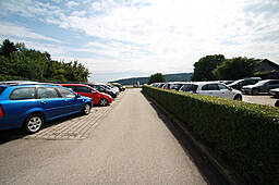 Plakat im Festzelt, der Chevrolet Orlando

Die 3 Z`widern mit viertem Mann

Früh übt sich wer ein Rennfahrer werden will

aber sich für ein Auto zu entscheiden ist schwer

Fuhrpark der KFZ-Mayer in Mauerham

Fuhrpark der KFZ-Mayer in Mauerham

Fuhrpark der KFZ-Mayer in Mauerham

Der Parkplatz war trotz des schlechten Wetters vollgeparkt

Der Parkplatz war trotz des schlechten Wetters vollgeparkt

Fuhrpark der KFZ-Mayer in Mauerham

Plakate im alten und neuem Chevrolet-Design

Hildegard Mayer beim Systemmarketing Stand

Von den Süßigkeiten war am Ende nichts mehr über

Die Technik vom Systemmarketing Stand ist vorbereitet

Firma Systemmarketing gratuliert zu 20 Jahren KFZ Mayer, mit Blumen...

... und einer großen Flasche Bier

Gar nicht so leicht sie loszulassen

Blumenstrauß und Bier - so gratulieren wir: Systemmarketing GmbH

Gruppenfoto Hildegard und Michael Mayer mit dem Team der Systemmarketing GmbH und Verena

99 Luftballons, aber sie fliegen noch nicht am Horizont

Links Hindernissparcours für die Rauschbrille und geradeaus das Festzelt

CardioZone & Adventuressport

Adventure-Sport Stand 

Die Neuwagenausstellung im Keller war eine Besichtigung wert

Die 3 Z`widern

Die Belegschaft von KFZ-Mayer zur allgemeinen Begrüßung auf der Bühne

Die Belegschaft von KFZ-Mayer zur allgemeinen Begrüßung auf der Bühne

Der Systemmarketing Stand war gut besucht

Der Systemmarketing Stand war gut besucht

Herr Steiner erhielt zum 60. Geburtstag ein Präsent von KFZ-Mayer

und von der Systemmarketing GmbH einen Gutschein für ein Wellness-Wochenende

KFZ-Mayer und Systemmarketing GmbH wünschten dem Geburtstagskind alles Gute

Das Fest war gut besucht

Noch schnell mal einen Soundcheck

Die Band von Claudia Koreck steht schon bereit

Claudia Koreck und Band sorgten für Stimmung im Festzelt

Claudia Koreck und Band sorgten für Stimmung im Festzelt

Claudia Koreck und Band sorgten für Stimmung im Festzelt

Das ganze Zelt war voll

Nebst interessierten, auch desinteressierte Gesichter

Claudia Koreck und Band

Claudia Koreck und Band

Nach dem Konzert eine kleine Ansprache von Hans Mayer

Ein Dank an die Familie Graewert und Koreck für gute Zusammenarbeit

Blumen für die Damen, Rucksäcke für die Herren und das BobbyCar für den Nachwuchs

Kurze Worte von Moderator Hans Mayer

Die 3 Z`widern

Die 3 Z`widern

Vor der Preisverteilung wurde der 1. Preis ins Festzelt gefahren

Kurze Worte zum Ablauf und begrüßung der Notare

Ehrung der 1. Kunden die ein ganzes Auto gekauft haben

Diese 2 haben richtig geschätzt wieviele Bälle im Chevrolet Orlando waren: 138 Stück

Glücksfee Verena darf gleich die Lose ziehen

Michael Mayer auf der Bühne

Ein paar Worte vom Notar zur Verlosung

Michael Mayer liest gleich die gezogenen Nummern vor

Mitarbeiter von KFZ-Mayer holen jeweils die Preise aus dem Auto

Ablauf einer Glücksfee: Nummer ziehen und dem Notar zeigen

Warten auf den Gewinner

Michael und Hans Mayer hatten viel Spaß bei der Moderation

Obligatorischer Nummern-Vergleich und notieren der Adresse der Gewinner/in

Schön weggucken und ne neue Nummer ziehen

Nummer zum vorlesen überreichen

Blumenschmuck auf der Bühne

Blumenschmuck auf der Bühne

Warten auf die neue Ziehung: Beide Notare, Hildegard Mayer und Glücksfee Verena

Insgesamt gab es 30 Preise zu gewinnen

Kurze Erfrischung auf der Bühne

Und weiter im Programm

Die Besucher im Zelt warten schon gespannt auf die nächste Nummer

Langsam nähern wir uns dem Ende

Insgesamt gab es mehr weibliche als männliche Gewinner

Nächster Preis: Rucksäcke mit Inhalt

Nummernvergleich beim Notar und gleich danch erhält der Gewinner seinen Picknickkorb

Michael Mayer bei der nächsten Nummer

Und wieder ein Gewinner

Wer im Zelt keinen Platz mehr hatte stand vorm Eingang

Prost

Prost

Spannung pur

Kleine Pause mit einer Darbietung von den 3 Z`widern

das nächste Los

Warten auf den Gewinner

Wer sich wohl meldet

Gespannte Gesichter

Durch eine kurzfristige Spende gabs zwei zweite Preise

Der 1. zweite Preis ein Gutschein für ein Wellness Wochenende

Ziehung des 2. zweiten Preises

Nummernübergabe

Der 2. zweite Preis war ein Rundflug mit dem Xcitor 

Ums spannend zu machen: Pause vorm großen Finale

Instruktionen an die Glücksfee

Applaus an die 3 Z´widern

Schön weggucken beim Gewinnerlos

Dem Notar zur Ansicht zeigen

Alles in Ordnung, jetzt kanns gleich verlesen werden

So, wer ist wohl der glückliche Gewinner?

Blick in die Runde wo der Gewinner auftaucht.

Kurzes Warten auf den Gewinner

Foto mit dem Gewinner des Chevrolet Sparks mit Michael und Hildegard Mayer und Glücksfee Verena

Nach der Verlosung wurde das Zelt schnell leerer

Das Wort geht an den Herrn Notar

Abschließende Worte von Moderator Hans Mayer

Begutachtung des Gewinns

Probesitzen

Wie sich unser Gewinner jetzt wohl fühlt !?

Der Tag danach - soviele Geschenke gab es

Was für ein Wetter - das hätte man gestern haben müssen

Fuhrpark im Sonnenschein

Vereinzelt stehen noch Autos auf dem Parkplatz

Wir bedanken uns bei allen Besuchern - es war ein tolles Fest