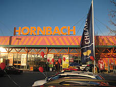 Chevrolet Matiz zeigt seine ganze Pracht. 

Nimmt der etwa einen Schluck Punsch ??? 

Auch der Chevrolet Captiva glänzt. 

Ja beim Hornbach waren wir. 

Auch unsere schöne Chevroltfahne hatten wir dabei. 

Fast wären uns die Autos wegen den vielen Luftballons weggeflogen. 

Fast wären uns die Autos wegen den vielen Luftballons weggeflogen.