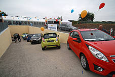 Plakat im Festzelt, der Chevrolet Orlando

Die 3 Z`widern mit viertem Mann

Früh übt sich wer ein Rennfahrer werden will

aber sich für ein Auto zu entscheiden ist schwer

Fuhrpark der KFZ-Mayer in Mauerham

Fuhrpark der KFZ-Mayer in Mauerham

Fuhrpark der KFZ-Mayer in Mauerham

Der Parkplatz war trotz des schlechten Wetters vollgeparkt

Der Parkplatz war trotz des schlechten Wetters vollgeparkt

Fuhrpark der KFZ-Mayer in Mauerham

Plakate im alten und neuem Chevrolet-Design

Hildegard Mayer beim Systemmarketing Stand

Von den Süßigkeiten war am Ende nichts mehr über

Die Technik vom Systemmarketing Stand ist vorbereitet

Firma Systemmarketing gratuliert zu 20 Jahren KFZ Mayer, mit Blumen...

... und einer großen Flasche Bier

Gar nicht so leicht sie loszulassen

Blumenstrauß und Bier - so gratulieren wir: Systemmarketing GmbH

Gruppenfoto Hildegard und Michael Mayer mit dem Team der Systemmarketing GmbH und Verena

99 Luftballons, aber sie fliegen noch nicht am Horizont

Links Hindernissparcours für die Rauschbrille und geradeaus das Festzelt

CardioZone & Adventuressport

Adventure-Sport Stand 

Die Neuwagenausstellung im Keller war eine Besichtigung wert

Die 3 Z`widern

Die Belegschaft von KFZ-Mayer zur allgemeinen Begrüßung auf der Bühne

Die Belegschaft von KFZ-Mayer zur allgemeinen Begrüßung auf der Bühne

Der Systemmarketing Stand war gut besucht

Der Systemmarketing Stand war gut besucht

Herr Steiner erhielt zum 60. Geburtstag ein Präsent von KFZ-Mayer

und von der Systemmarketing GmbH einen Gutschein für ein Wellness-Wochenende

KFZ-Mayer und Systemmarketing GmbH wünschten dem Geburtstagskind alles Gute

Das Fest war gut besucht

Noch schnell mal einen Soundcheck

Die Band von Claudia Koreck steht schon bereit

Claudia Koreck und Band sorgten für Stimmung im Festzelt

Claudia Koreck und Band sorgten für Stimmung im Festzelt

Claudia Koreck und Band sorgten für Stimmung im Festzelt

Das ganze Zelt war voll

Nebst interessierten, auch desinteressierte Gesichter

Claudia Koreck und Band

Claudia Koreck und Band

Nach dem Konzert eine kleine Ansprache von Hans Mayer

Ein Dank an die Familie Graewert und Koreck für gute Zusammenarbeit

Blumen für die Damen, Rucksäcke für die Herren und das BobbyCar für den Nachwuchs

Kurze Worte von Moderator Hans Mayer

Die 3 Z`widern

Die 3 Z`widern

Vor der Preisverteilung wurde der 1. Preis ins Festzelt gefahren

Kurze Worte zum Ablauf und begrüßung der Notare

Ehrung der 1. Kunden die ein ganzes Auto gekauft haben

Diese 2 haben richtig geschätzt wieviele Bälle im Chevrolet Orlando waren: 138 Stück

Glücksfee Verena darf gleich die Lose ziehen

Michael Mayer auf der Bühne

Ein paar Worte vom Notar zur Verlosung

Michael Mayer liest gleich die gezogenen Nummern vor

Mitarbeiter von KFZ-Mayer holen jeweils die Preise aus dem Auto

Ablauf einer Glücksfee: Nummer ziehen und dem Notar zeigen

Warten auf den Gewinner

Michael und Hans Mayer hatten viel Spaß bei der Moderation

Obligatorischer Nummern-Vergleich und notieren der Adresse der Gewinner/in

Schön weggucken und ne neue Nummer ziehen

Nummer zum vorlesen überreichen

Blumenschmuck auf der Bühne

Blumenschmuck auf der Bühne

Warten auf die neue Ziehung: Beide Notare, Hildegard Mayer und Glücksfee Verena

Insgesamt gab es 30 Preise zu gewinnen

Kurze Erfrischung auf der Bühne

Und weiter im Programm

Die Besucher im Zelt warten schon gespannt auf die nächste Nummer

Langsam nähern wir uns dem Ende

Insgesamt gab es mehr weibliche als männliche Gewinner

Nächster Preis: Rucksäcke mit Inhalt

Nummernvergleich beim Notar und gleich danch erhält der Gewinner seinen Picknickkorb

Michael Mayer bei der nächsten Nummer

Und wieder ein Gewinner

Wer im Zelt keinen Platz mehr hatte stand vorm Eingang

Prost

Prost

Spannung pur

Kleine Pause mit einer Darbietung von den 3 Z`widern

das nächste Los

Warten auf den Gewinner

Wer sich wohl meldet

Gespannte Gesichter

Durch eine kurzfristige Spende gabs zwei zweite Preise

Der 1. zweite Preis ein Gutschein für ein Wellness Wochenende

Ziehung des 2. zweiten Preises

Nummernübergabe

Der 2. zweite Preis war ein Rundflug mit dem Xcitor 

Ums spannend zu machen: Pause vorm großen Finale

Instruktionen an die Glücksfee

Applaus an die 3 Z´widern

Schön weggucken beim Gewinnerlos

Dem Notar zur Ansicht zeigen

Alles in Ordnung, jetzt kanns gleich verlesen werden

So, wer ist wohl der glückliche Gewinner?

Blick in die Runde wo der Gewinner auftaucht.

Kurzes Warten auf den Gewinner

Foto mit dem Gewinner des Chevrolet Sparks mit Michael und Hildegard Mayer und Glücksfee Verena

Nach der Verlosung wurde das Zelt schnell leerer

Das Wort geht an den Herrn Notar

Abschließende Worte von Moderator Hans Mayer

Begutachtung des Gewinns

Probesitzen

Wie sich unser Gewinner jetzt wohl fühlt !?

Der Tag danach - soviele Geschenke gab es

Was für ein Wetter - das hätte man gestern haben müssen

Fuhrpark im Sonnenschein

Vereinzelt stehen noch Autos auf dem Parkplatz

Wir bedanken uns bei allen Besuchern - es war ein tolles Fest