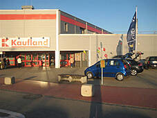 Heute sind wir schon ganz früh beim Kaufland.	

Kauf mich !!!	

Schon wieder diese Luftballons......	

.....Oh nein gleich flieg ich weg.